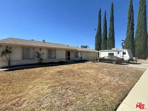 837 W Fontlee Ln, Bloomington, CA 92316 photo 2