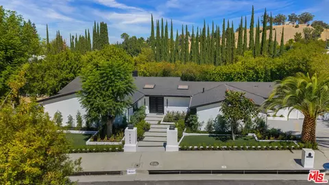 18057 Medley Dr, Encino, CA 91316