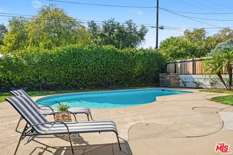 Exterior - 975 Pepperhill Rd, Pasadena, CA 91107 photo 3 of 6
