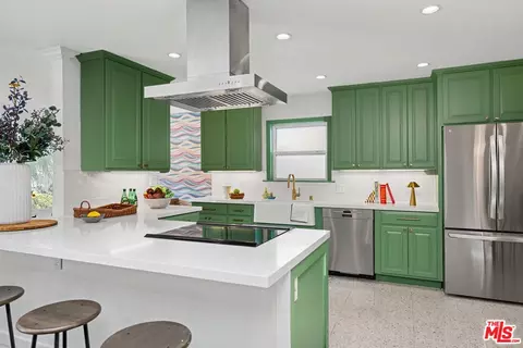 Kitchen - 975 Pepperhill Rd, Pasadena, CA 91107 photo 2 of 3