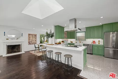 Kitchen - 975 Pepperhill Rd, Pasadena, CA 91107 photo 3 of 3