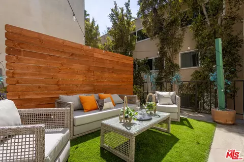 1045 N Kings Rd #107, West Hollywood, CA 90069