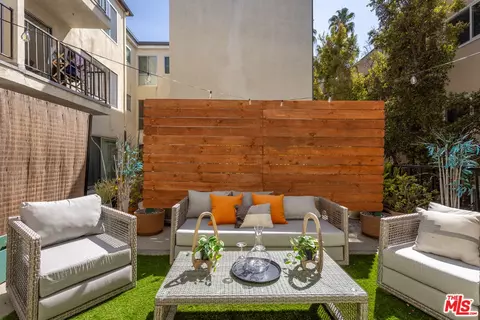 1045 N Kings Rd #107, West Hollywood, CA 90069