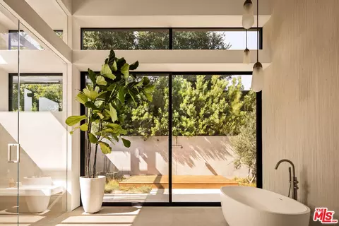 Bath - 1225 Shippee Ln, Ojai, CA 93023 photo 1 of 3