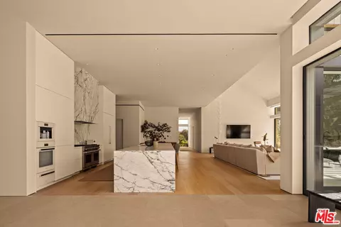 Entry Way - 1225 Shippee Ln, Ojai, CA 93023 photo 5 of 8
