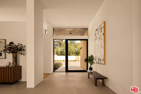 Entry Way - 1225 Shippee Ln, Ojai, CA 93023 photo 1 of 8