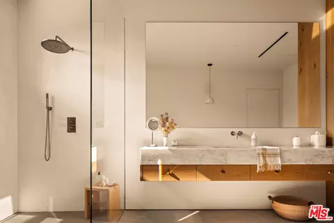 Bath - 1225 Shippee Ln, Ojai, CA 93023 photo 3 of 3