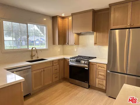 8938 Monogram Ave, North Hills, CA 91343