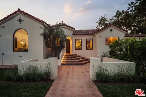 1545 N Benton Way, Los Angeles, CA 90026