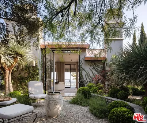 9360 Readcrest Dr, Beverly Hills, CA 90210