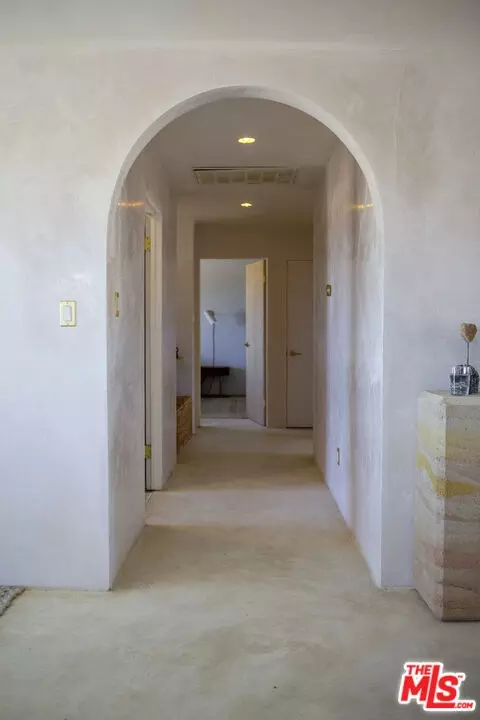 Entry Way - 365 Rainbow Dr, Yucca Valley, CA 92284 photo 2 of 3