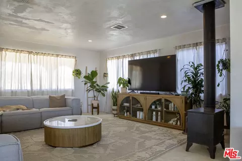 Living - 365 Rainbow Dr, Yucca Valley, CA 92284 photo 3 of 3