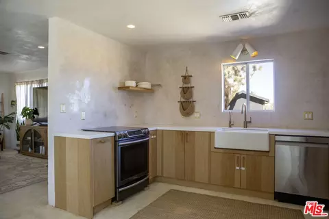 Kitchen - 365 Rainbow Dr, Yucca Valley, CA 92284 photo 2 of 2