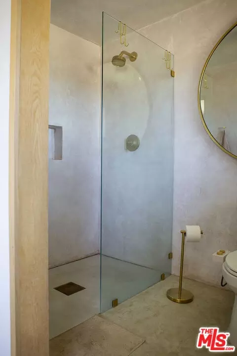 Bath - 365 Rainbow Dr, Yucca Valley, CA 92284 photo 3 of 3