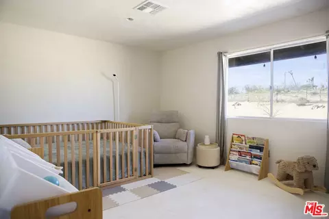 Bedroom - 365 Rainbow Dr, Yucca Valley, CA 92284 photo 4 of 5