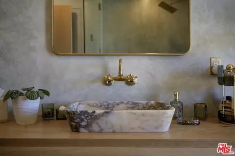 Bath - 365 Rainbow Dr, Yucca Valley, CA 92284 photo 1 of 3