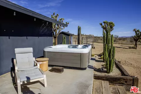 Exterior - 365 Rainbow Dr, Yucca Valley, CA 92284 photo 3 of 8