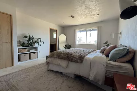 Bedroom - 365 Rainbow Dr, Yucca Valley, CA 92284 photo 2 of 5