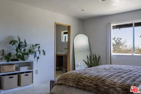 Bedroom - 365 Rainbow Dr, Yucca Valley, CA 92284 photo 3 of 5