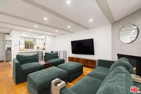 1209 Larrabee St #4, West Hollywood, CA 90069