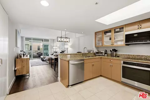 13700 Marina Pointe Dr #519, Marina Del Rey, CA 90292