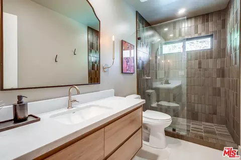 Bath - 4137 Big Tujunga Canyon Rd, Tujunga, CA 91042 photo 2 of 2