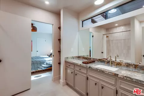 Bath - 4137 Big Tujunga Canyon Rd, Tujunga, CA 91042 photo 1 of 2
