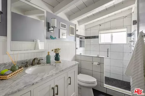 Bath - 5359 Reef Way, Oxnard, CA 93035 photo 1 of 2