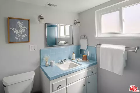 Bath - 5359 Reef Way, Oxnard, CA 93035 photo 2 of 2