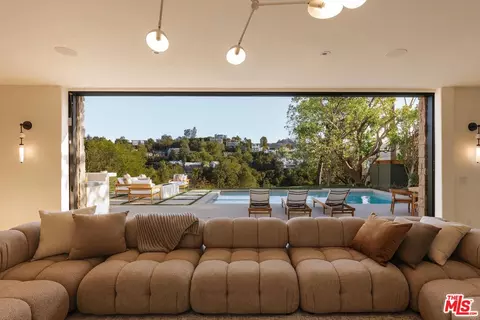 3858 Buena Park Dr, Studio City, CA 91604