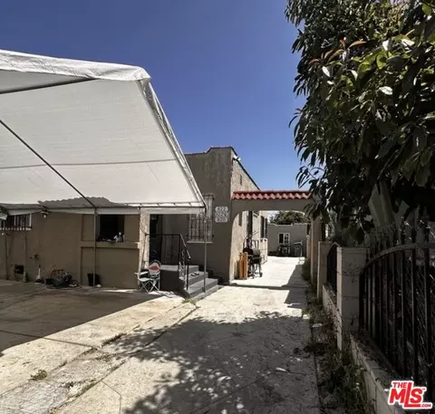 822 E 84th Pl, Los Angeles, CA 90001