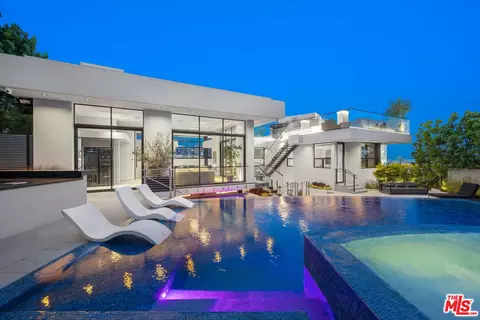 1317 Londonderry Pl, Los Angeles, CA 90069