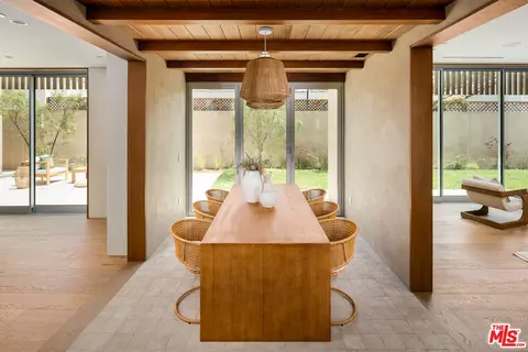 Dining - 2132 Walnut Ave, Venice, CA 90291 photo 1 of 4