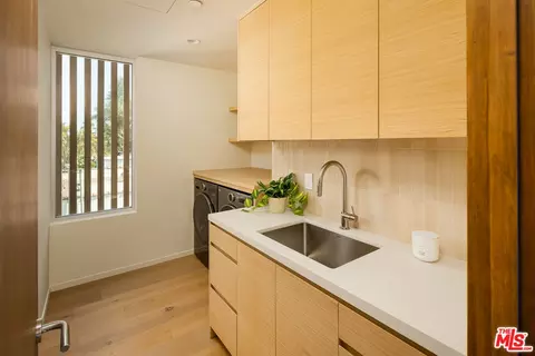 Other - 2132 Walnut Ave, Venice, CA 90291 photo 8 of 10
