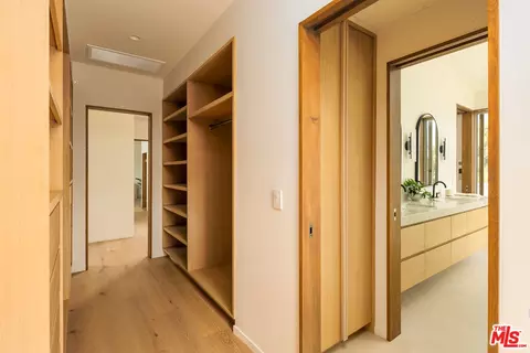 Entry Way - 2132 Walnut Ave, Venice, CA 90291 photo 8 of 8
