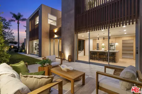 Other - 2132 Walnut Ave, Venice, CA 90291 photo 1 of 10
