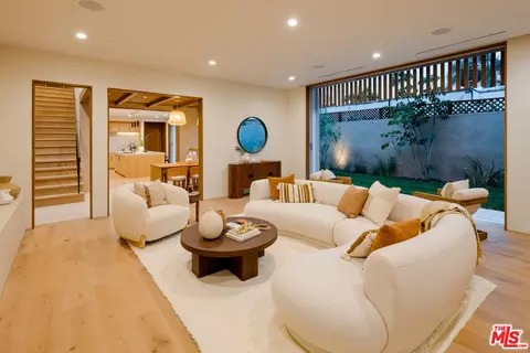 Living - 2132 Walnut Ave, Venice, CA 90291 photo 1 of 3