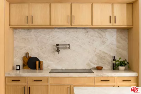 Kitchen - 2132 Walnut Ave, Venice, CA 90291 photo 4 of 4