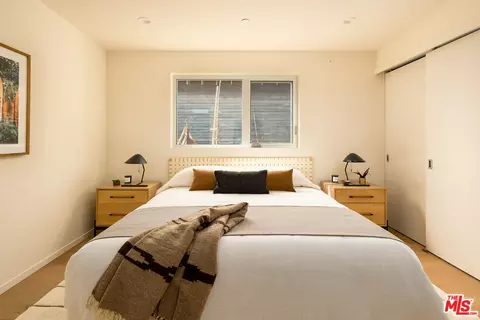 Bedroom - 2132 Walnut Ave, Venice, CA 90291 photo 3 of 5