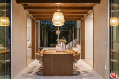 Dining - 2132 Walnut Ave, Venice, CA 90291 photo 2 of 4