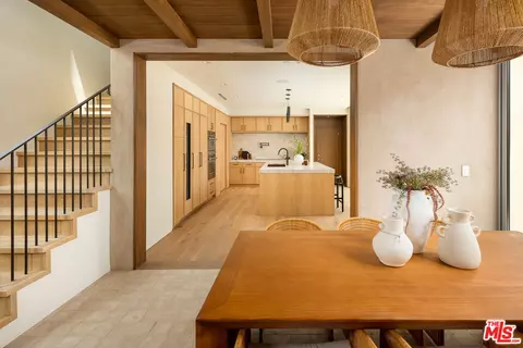 Dining - 2132 Walnut Ave, Venice, CA 90291 photo 4 of 4
