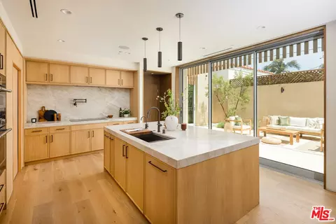 Kitchen - 2132 Walnut Ave, Venice, CA 90291 photo 1 of 4