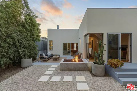1076 Palms Blvd, Venice, CA 90291