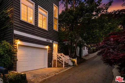 9809 Easton Dr, Beverly Hills, CA 90210