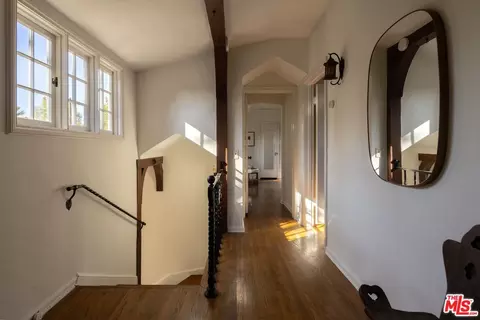 Entry Way - 92 Grace Ter, Pasadena, CA 91105 photo 2 of 4