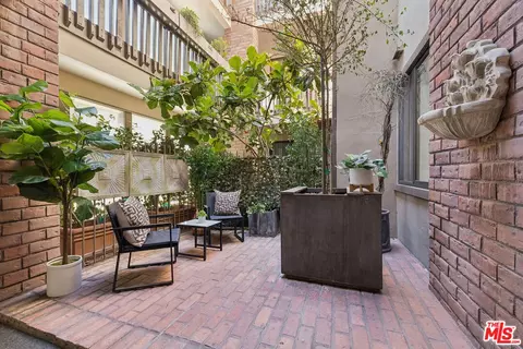 141 S Linden Dr #104, Beverly Hills, CA 90212