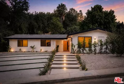 20466 Miranda St, Woodland Hills, CA 91367