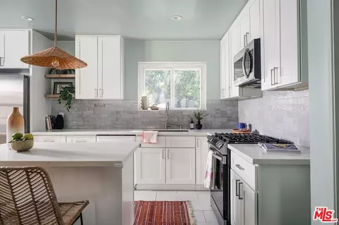 Kitchen - 2012 N Screenland Dr, Burbank, CA 91505 photo 3 of 6