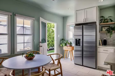 Kitchen - 2012 N Screenland Dr, Burbank, CA 91505 photo 6 of 6