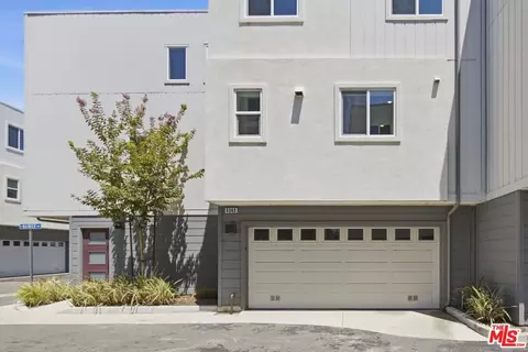5262 N Rainier Way, Valley Village, CA 91607